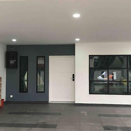 Villa 22Pax :Taman Pelangi Party House Nearby Midvelly Johor Bahru Exterior foto