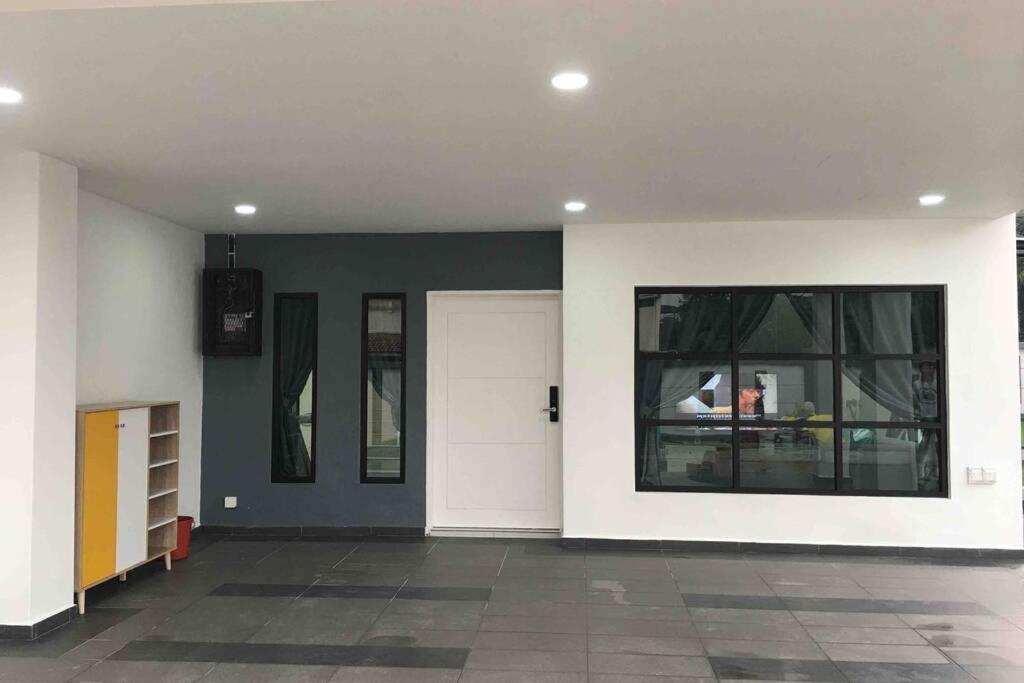 Villa 22Pax :Taman Pelangi Party House Nearby Midvelly Johor Bahru Exterior foto
