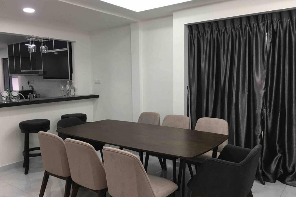 Villa 22Pax :Taman Pelangi Party House Nearby Midvelly Johor Bahru Exterior foto