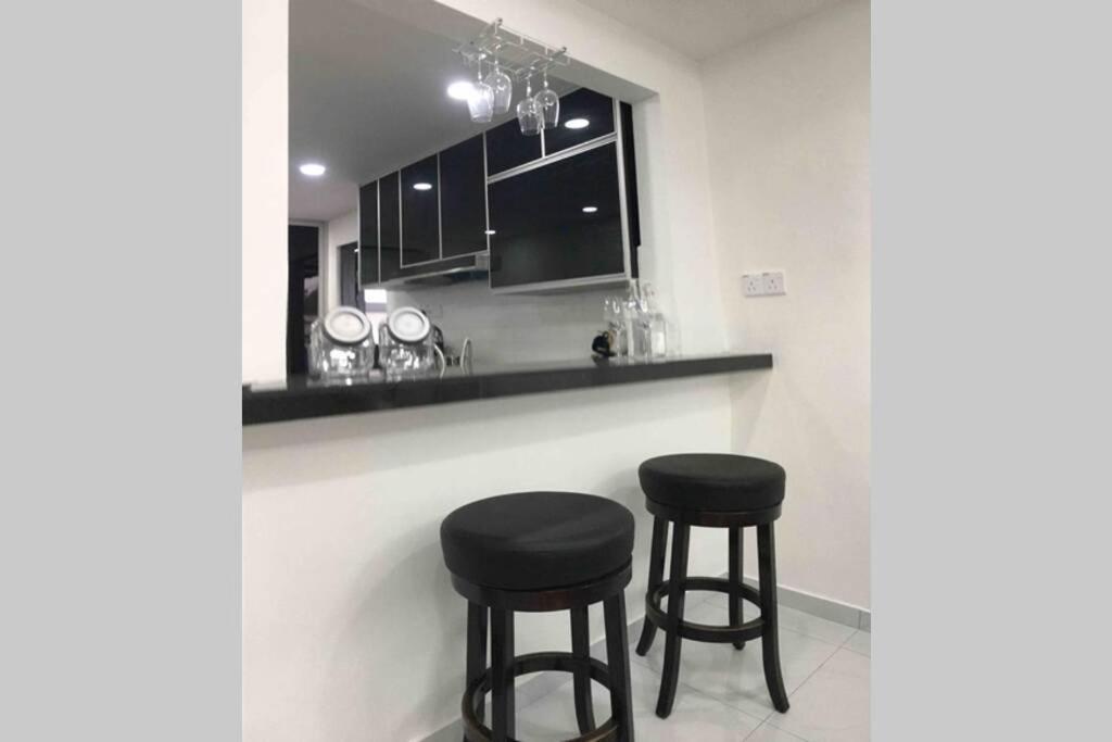 Villa 22Pax :Taman Pelangi Party House Nearby Midvelly Johor Bahru Exterior foto