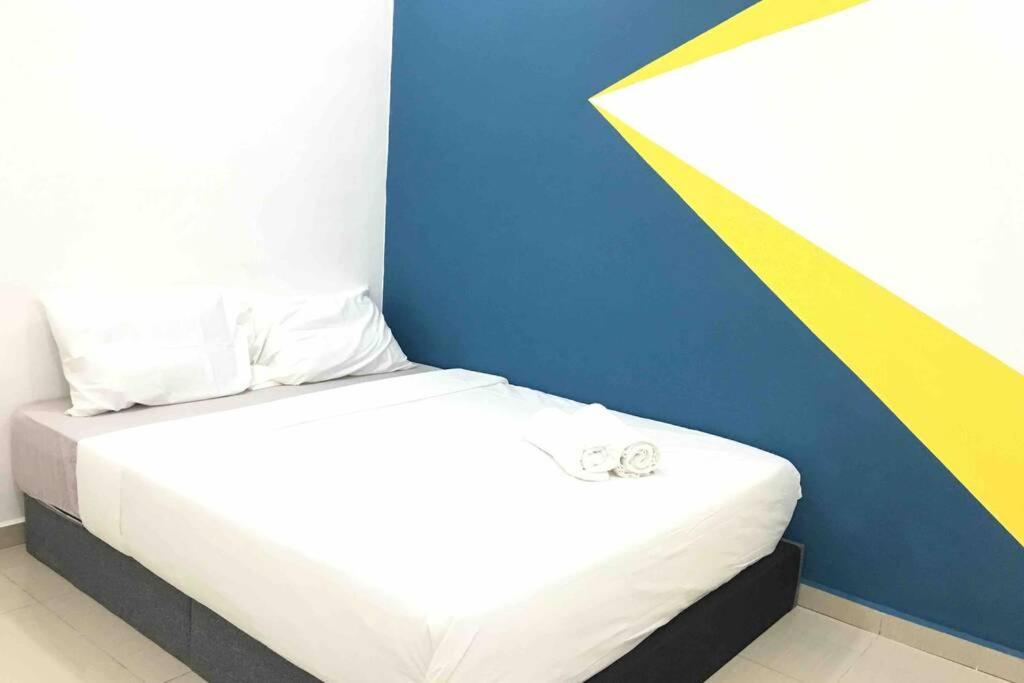 Villa 22Pax :Taman Pelangi Party House Nearby Midvelly Johor Bahru Exterior foto