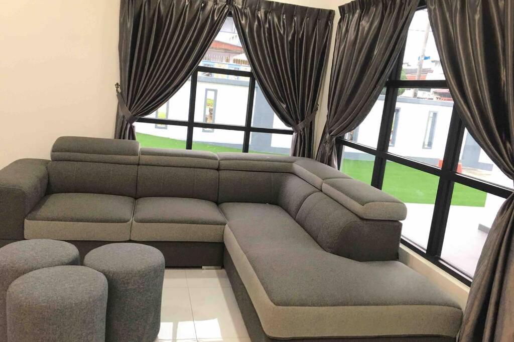 Villa 22Pax :Taman Pelangi Party House Nearby Midvelly Johor Bahru Exterior foto
